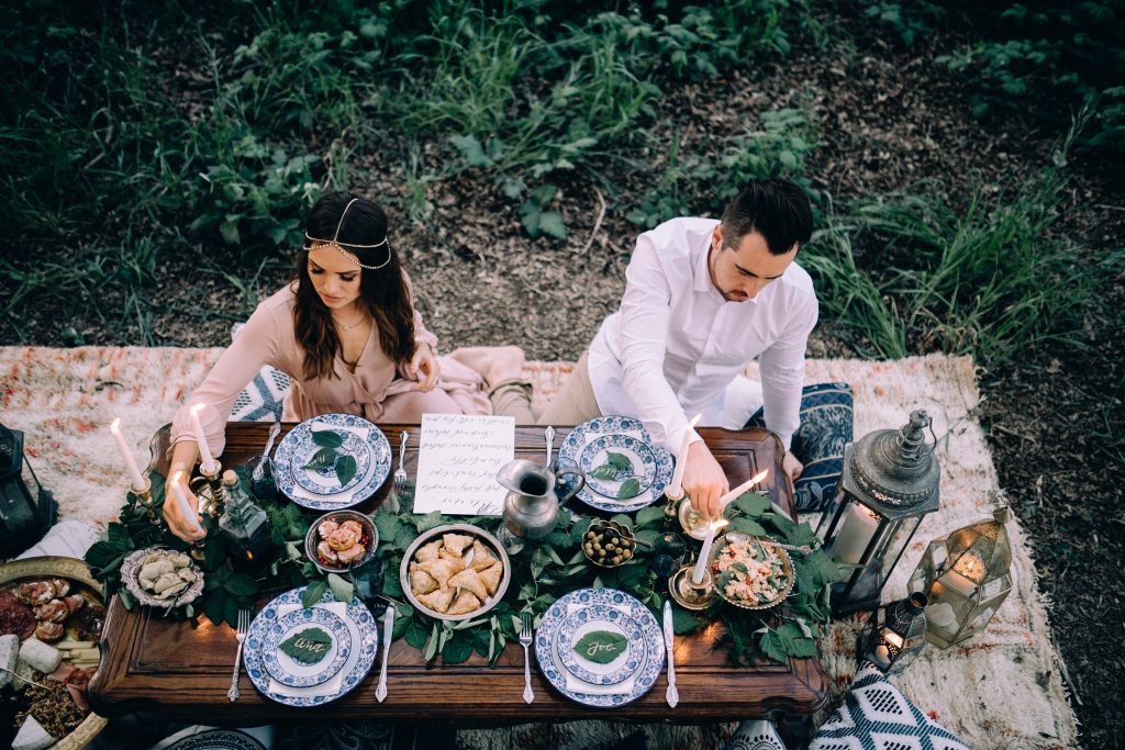 ceremony bohemian wedding boho dress style table decor ideas backdrop boho rugs