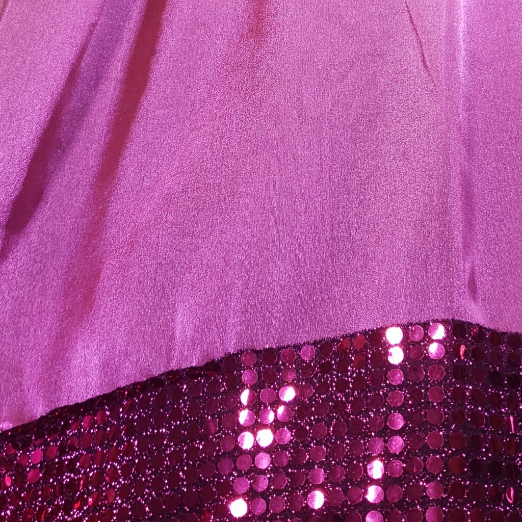 MAGENTA SEQUINS OVERLAY - Eventlyst