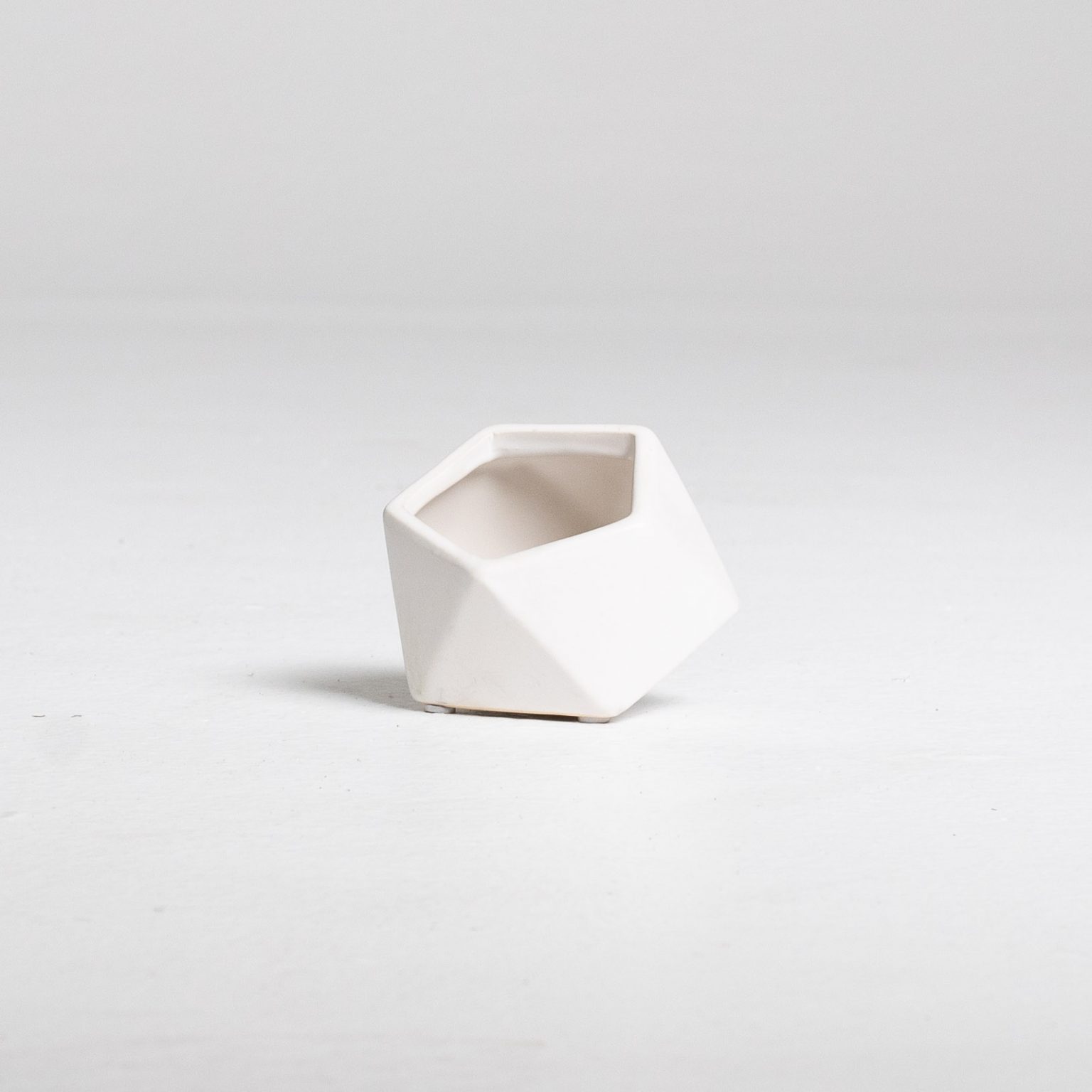 White Geometric Pot - Eventlyst